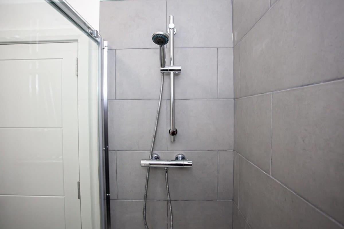 Lovely Open Plan 1 Bedroom Apartment In 博尔顿 外观 照片