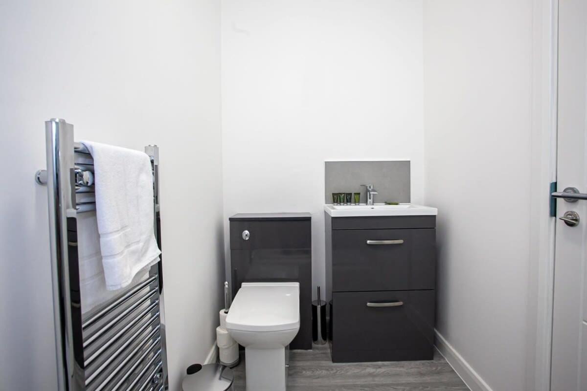 Lovely Open Plan 1 Bedroom Apartment In 博尔顿 外观 照片
