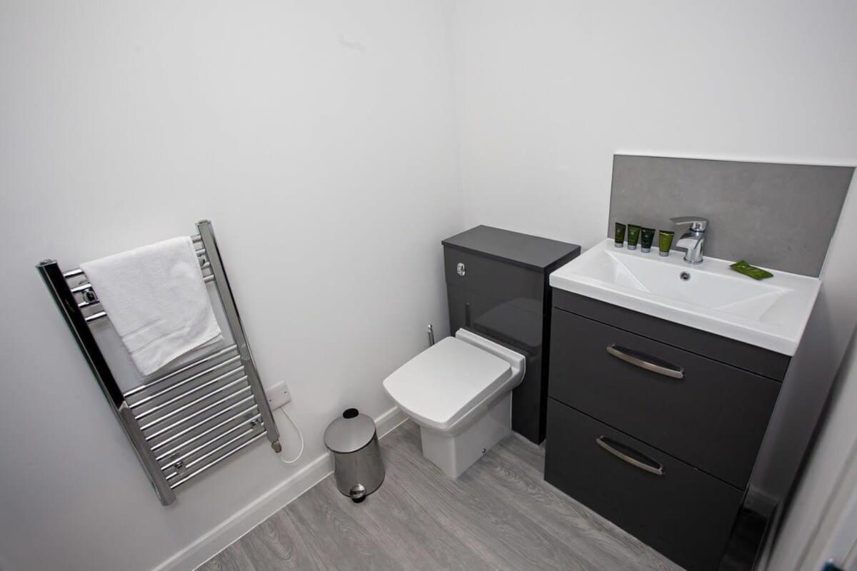 Lovely Open Plan 1 Bedroom Apartment In 博尔顿 外观 照片