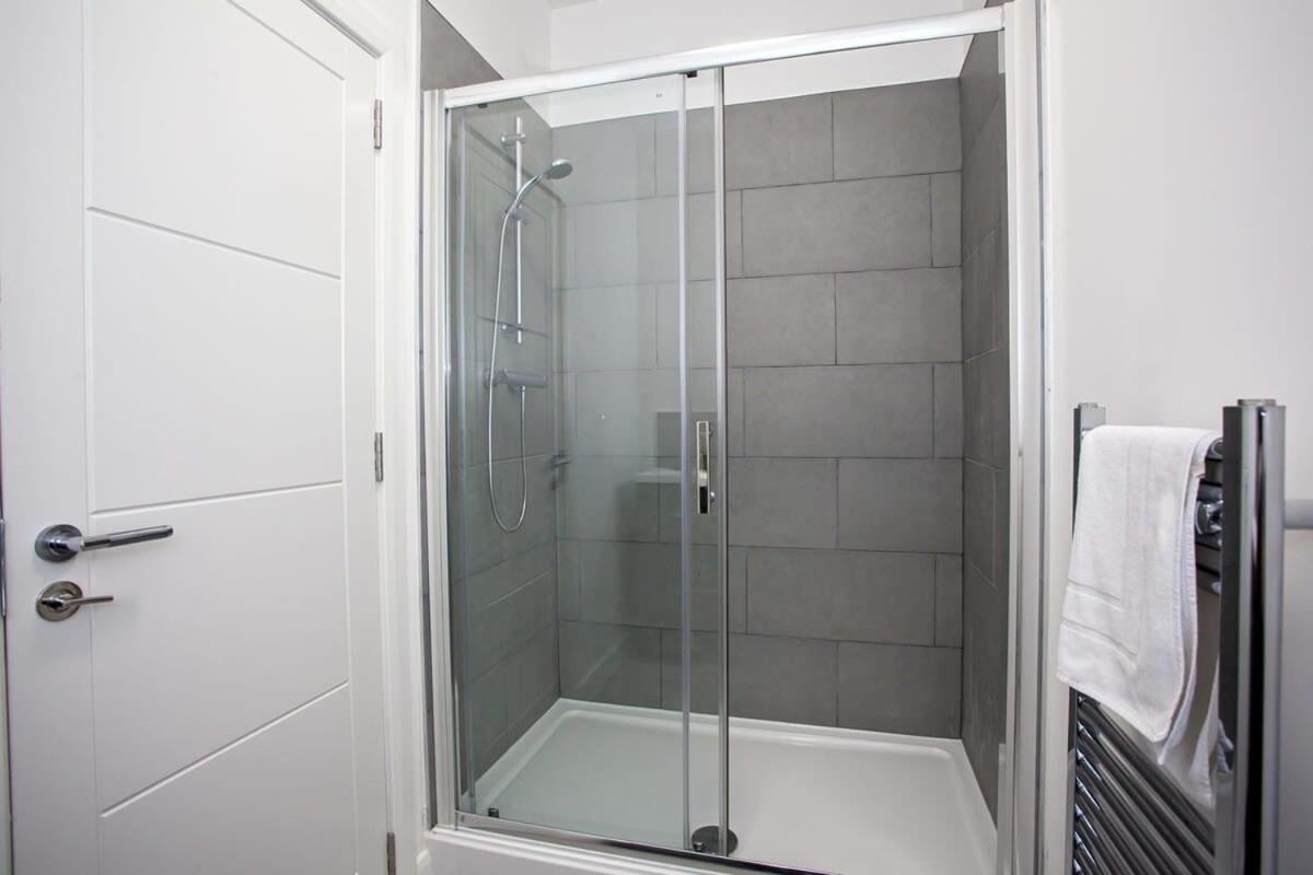 Lovely Open Plan 1 Bedroom Apartment In 博尔顿 外观 照片